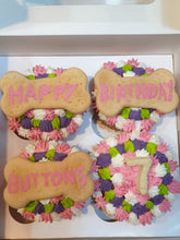 Load image into Gallery viewer, Wendy's Box of 4 Frosted  Cupcakes for Dogs