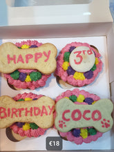 Load image into Gallery viewer, Wendy's Box of 4 Frosted  Cupcakes for Dogs