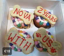 Load image into Gallery viewer, Wendy's Box of 4 Frosted  Cupcakes for Dogs
