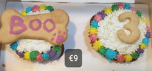 Load image into Gallery viewer, Wendy's Box of 2 Frosted  Cupcakes for Dogs