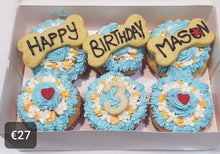 Load image into Gallery viewer, Wendy's Box of 6 Frosted  Cupcakes for Dogs