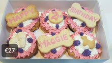 Load image into Gallery viewer, Wendy's Box of 6 Frosted  Cupcakes for Dogs