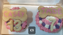 Load image into Gallery viewer, Wendy's Box of 2 Frosted  Cupcakes for Dogs