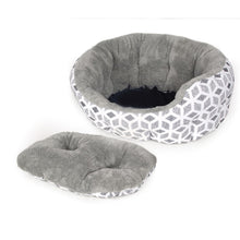 Load image into Gallery viewer, TOMMI Basket Reversible Plush Bed Grey

